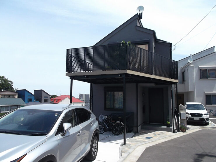 月見台S様邸、バルコニーを取り入れたハイデッキ